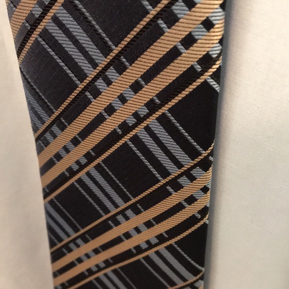 Double Two Dress Shirt with Matching Tie - Picture 3 of 4